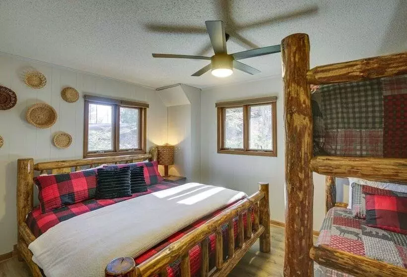 Deep Gap Cabin W/ 2 Decks & Community Amenities!