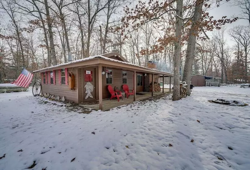 Pet Friendly Irons Cottage W/ Fire Pit & Fireplace