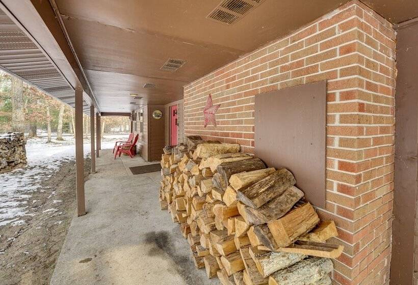 Pet Friendly Irons Cottage W/ Fire Pit & Fireplace