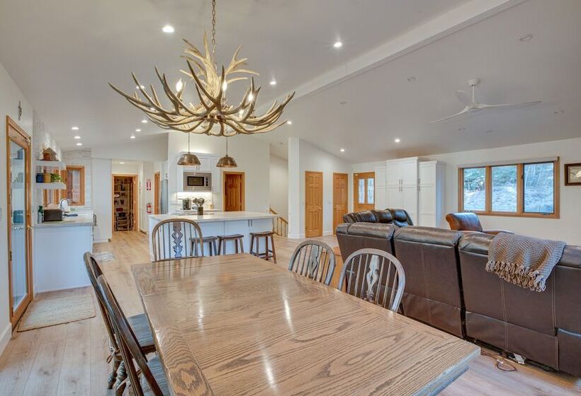 Family Friendly Stateline Home: Close To Trails!