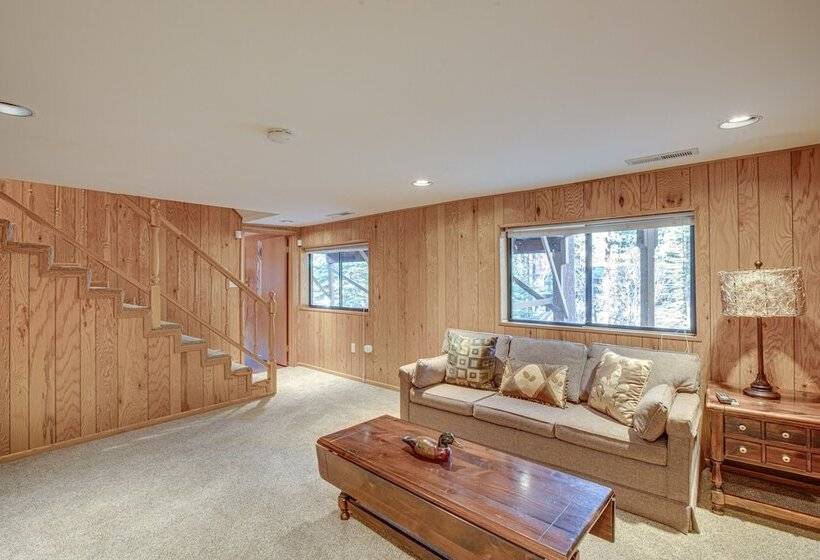 Family Friendly Stateline Home: Close To Trails!