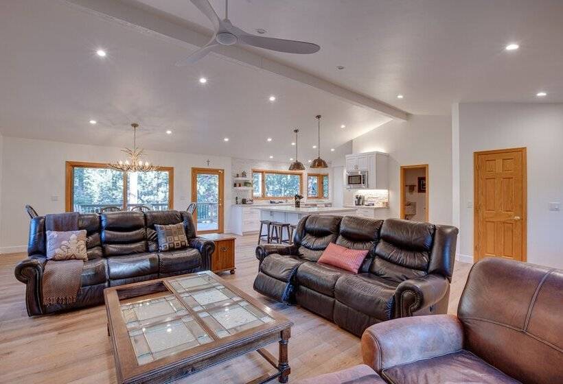 Family Friendly Stateline Home: Close To Trails!