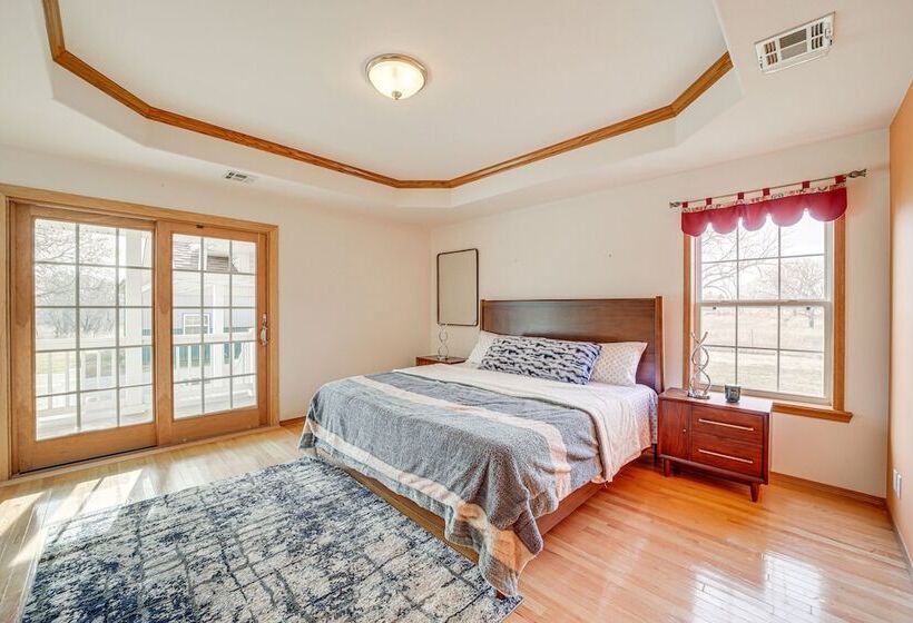 Pet Friendly Vinita Farmhouse W/ Game Room!