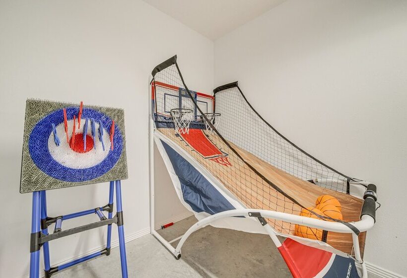 Pet Friendly Vinita Farmhouse W/ Game Room!