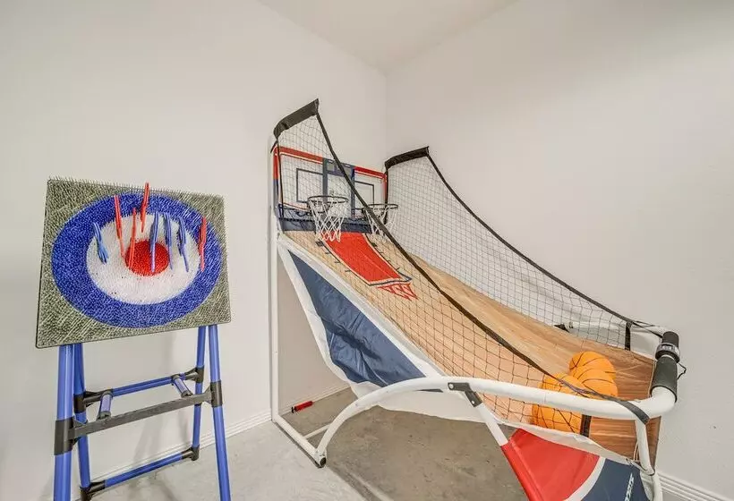 Pet Friendly Vinita Farmhouse W/ Game Room!