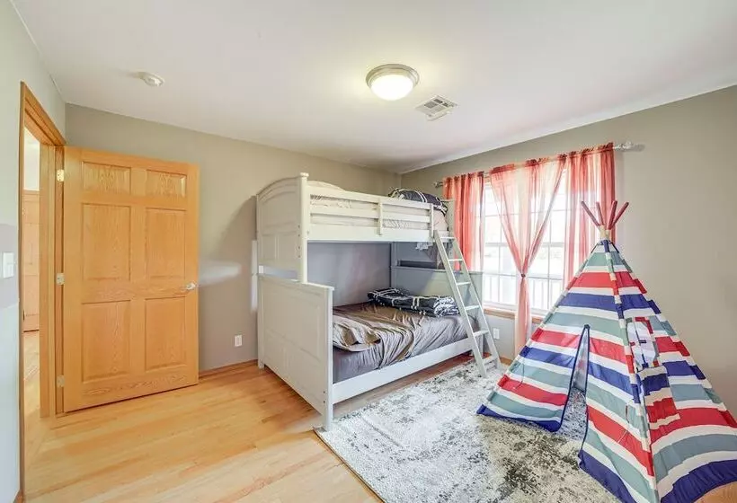 Pet Friendly Vinita Farmhouse W/ Game Room!