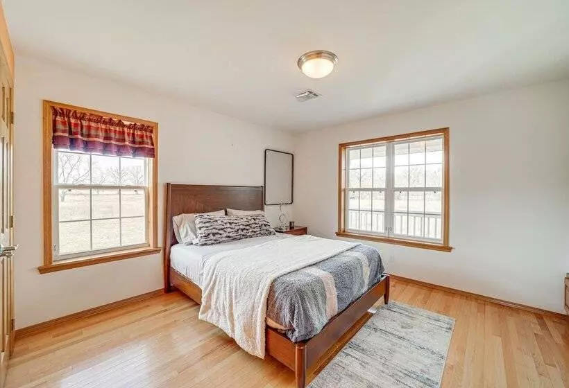 Pet Friendly Vinita Farmhouse W/ Game Room!