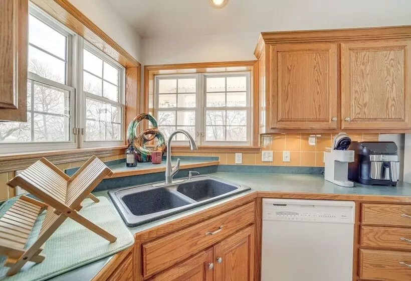 Pet Friendly Vinita Farmhouse W/ Game Room!