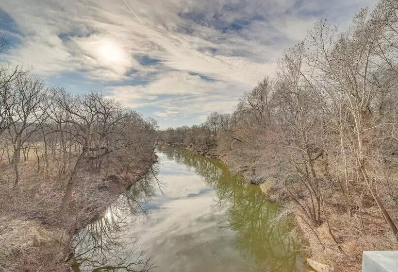 Pet Friendly Vinita Farmhouse W/ Game Room!