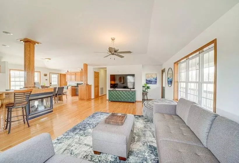 Pet Friendly Vinita Farmhouse W/ Game Room!