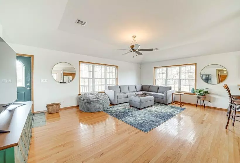 Pet Friendly Vinita Farmhouse W/ Game Room!