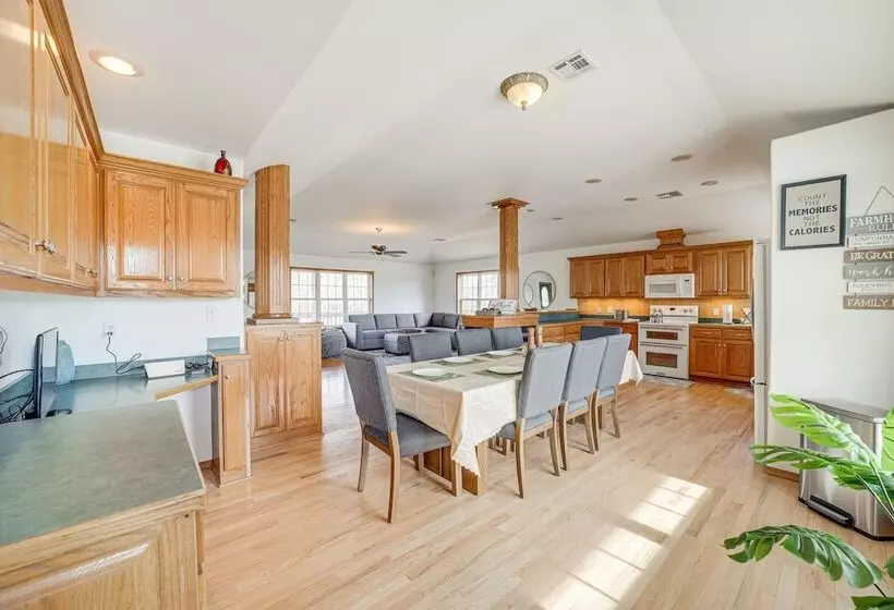 Pet Friendly Vinita Farmhouse W/ Game Room!