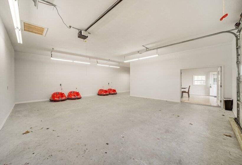 Pet Friendly Vinita Farmhouse W/ Game Room!