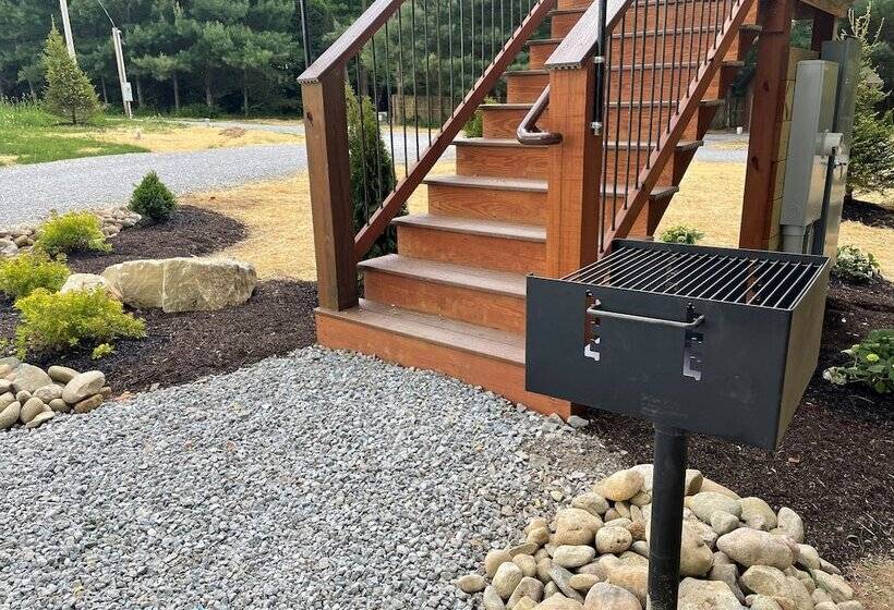 فندق Cricket Hill Treehouse Cabins