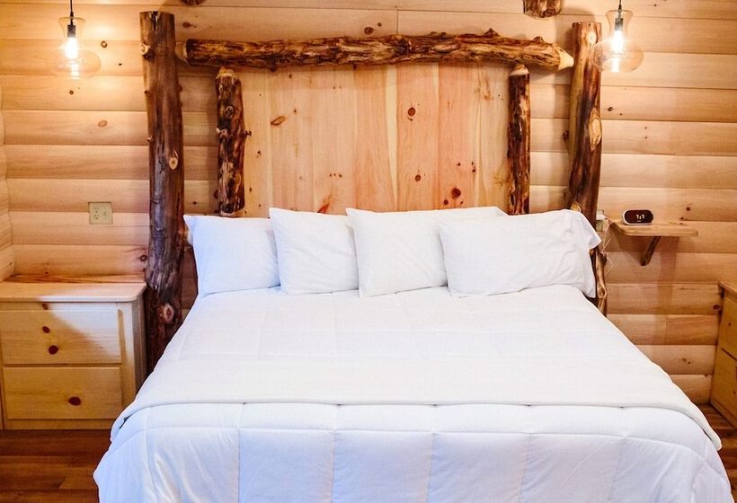 فندق Cricket Hill Treehouse Cabins