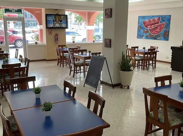 ホテル El Mayo Inn