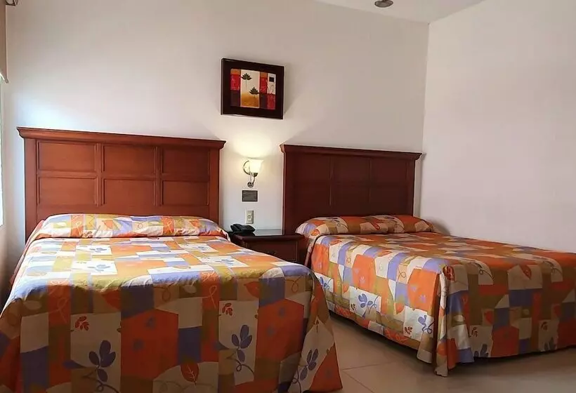 ホテル El Mayo Inn