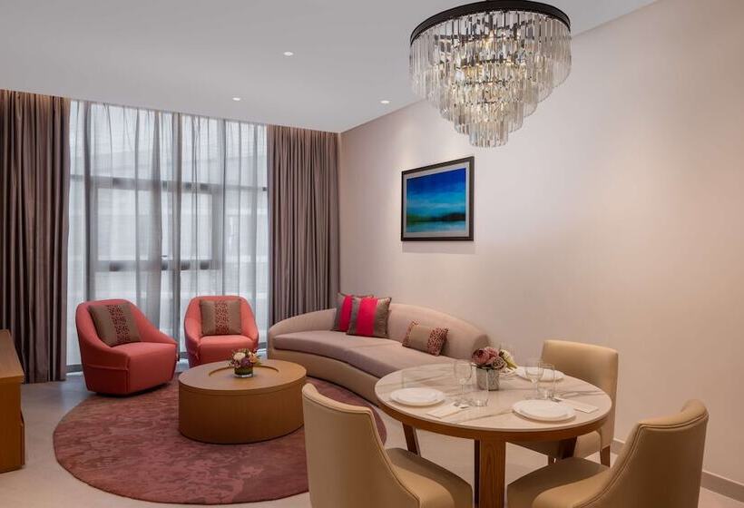 Hilton Dubai Creek Hotel & Residences