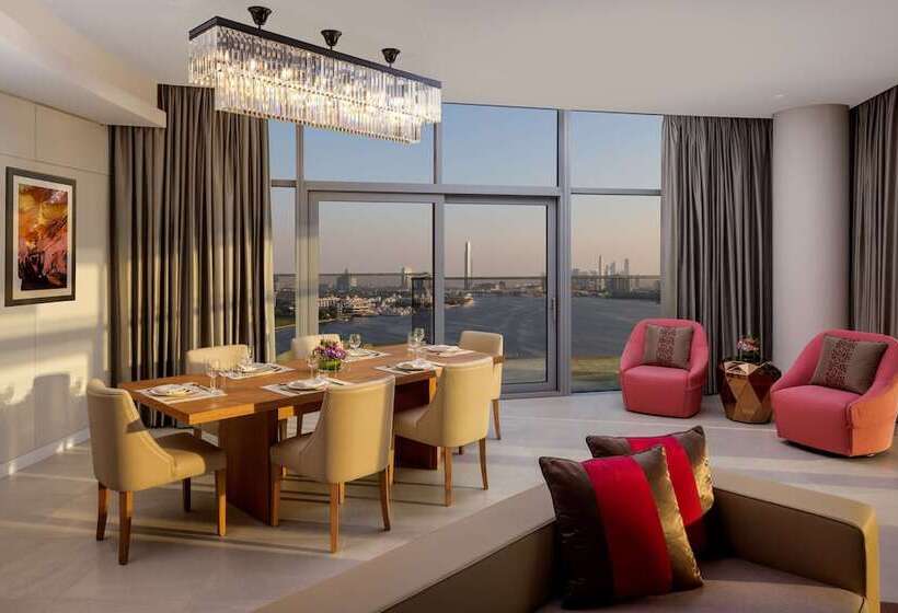 Hilton Dubai Creek Hotel & Residences