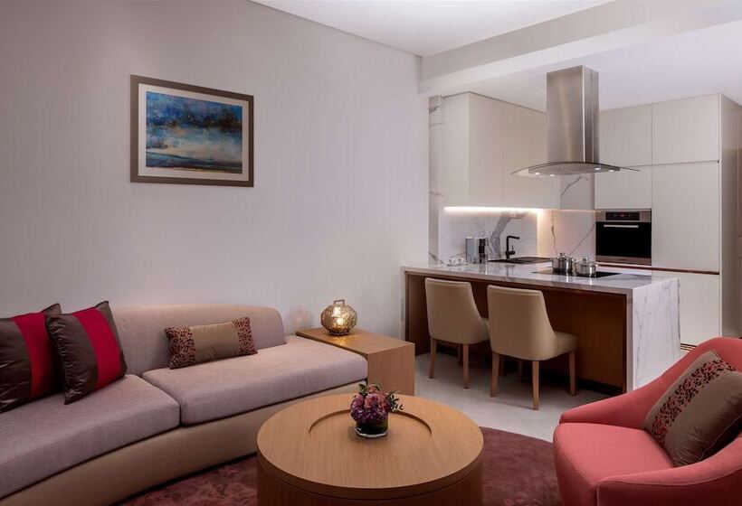 Hilton Dubai Creek Hotel & Residences