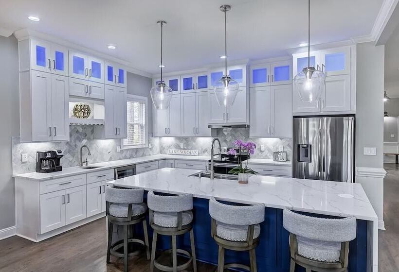 Laid Back Lake Life By Avantstay Waterfront View