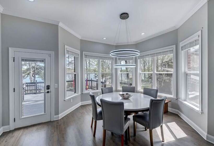 Laid Back Lake Life By Avantstay Waterfront View