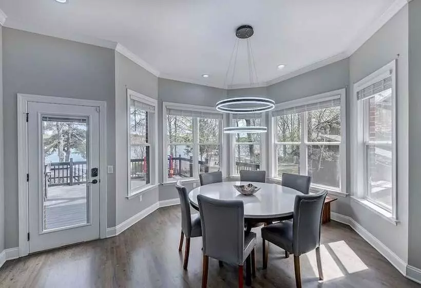 Laid Back Lake Life By Avantstay Waterfront View