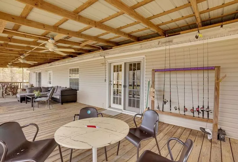 Lake Livingston Home W/ Dock & Deck!