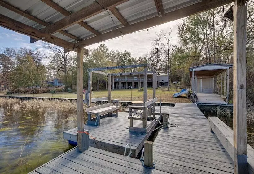 Lake Livingston Home W/ Dock & Deck!