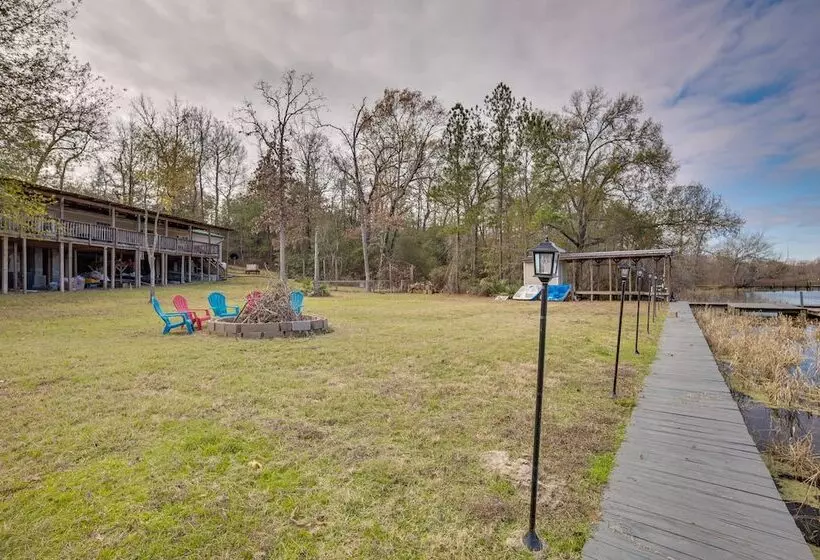 Lake Livingston Home W/ Dock & Deck!