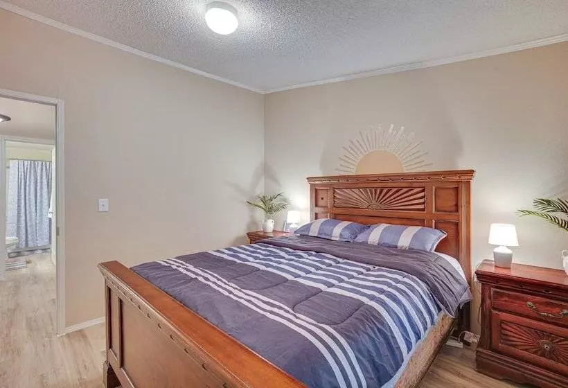 Lake Livingston Home W/ Dock & Deck!