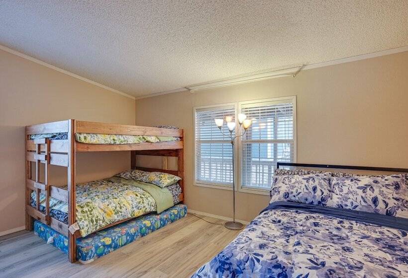 Lake Livingston Home W/ Dock & Deck!