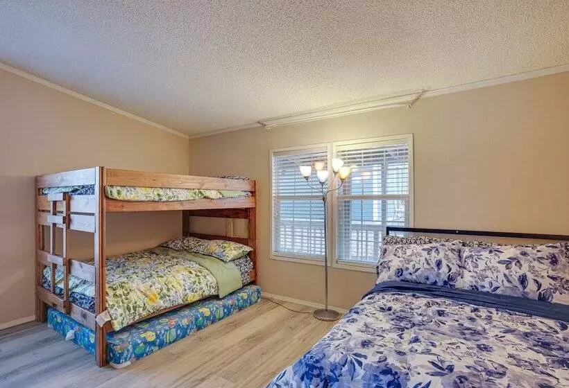 Lake Livingston Home W/ Dock & Deck!