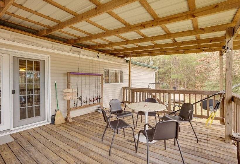 Lake Livingston Home W/ Dock & Deck!