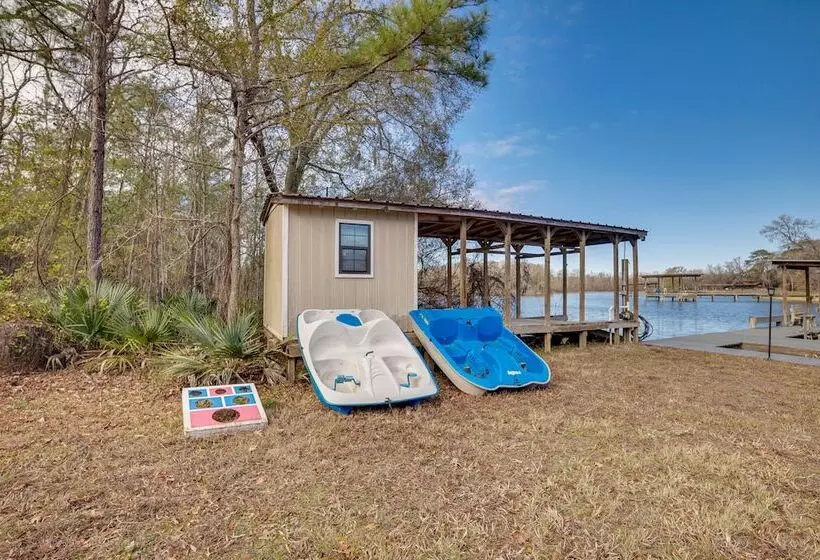 Lake Livingston Home W/ Dock & Deck!