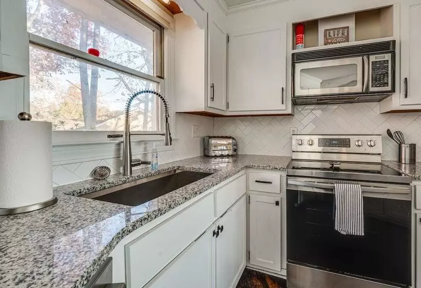 Lakefront Mt Gilead Home W/ Large Dock & Decks!