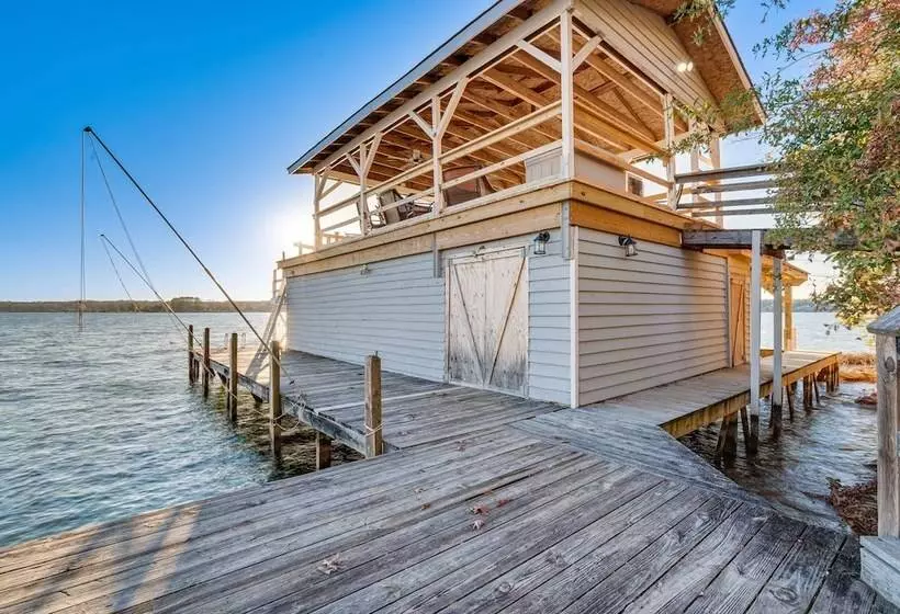 Lakefront Mt Gilead Home W/ Large Dock & Decks!