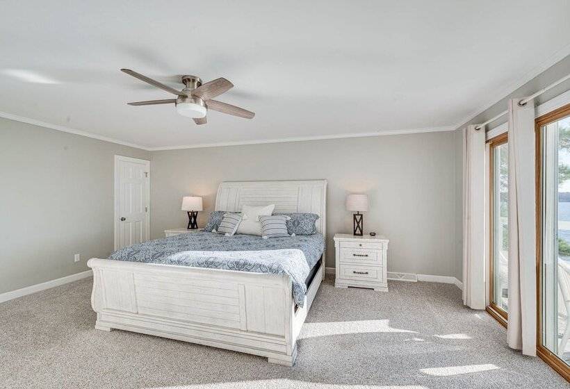 Lakefront Mt Gilead Home W/ Large Dock & Decks!