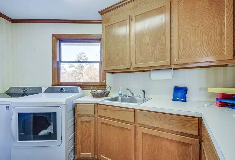 Lakefront Mt Gilead Home W/ Large Dock & Decks!