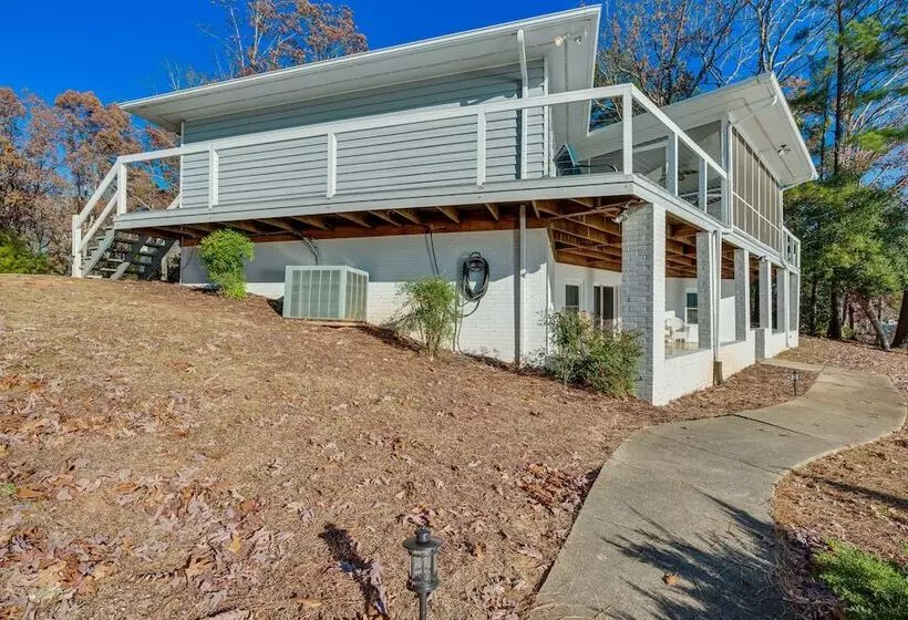 Lakefront Mt Gilead Home W/ Large Dock & Decks!