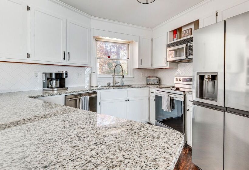 Lakefront Mt Gilead Home W/ Large Dock & Decks!