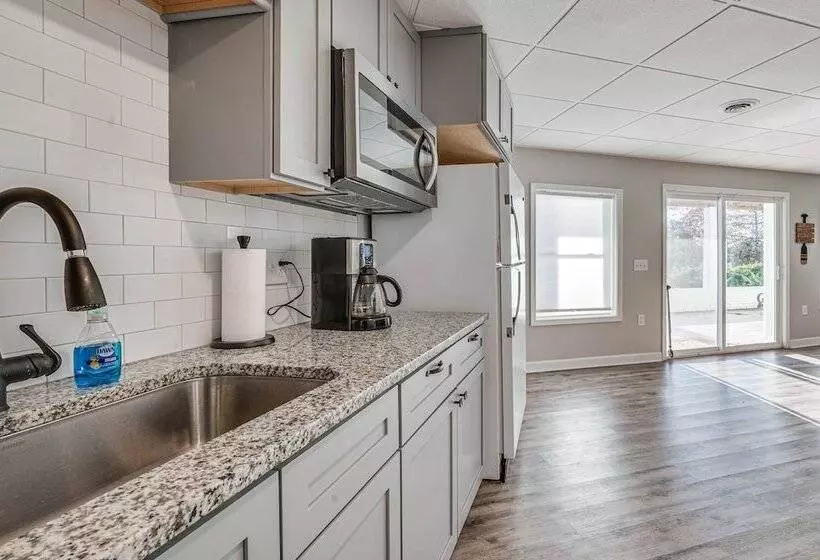 Lakefront Mt Gilead Home W/ Large Dock & Decks!