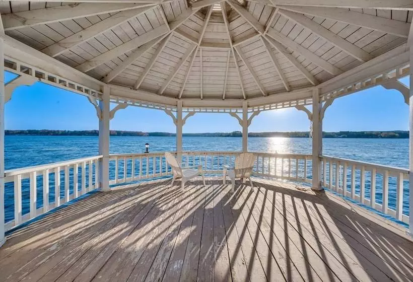 Lakefront Mt Gilead Home W/ Large Dock & Decks!