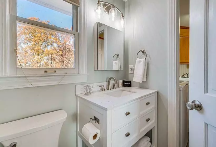 Lakefront Mt Gilead Home W/ Large Dock & Decks!