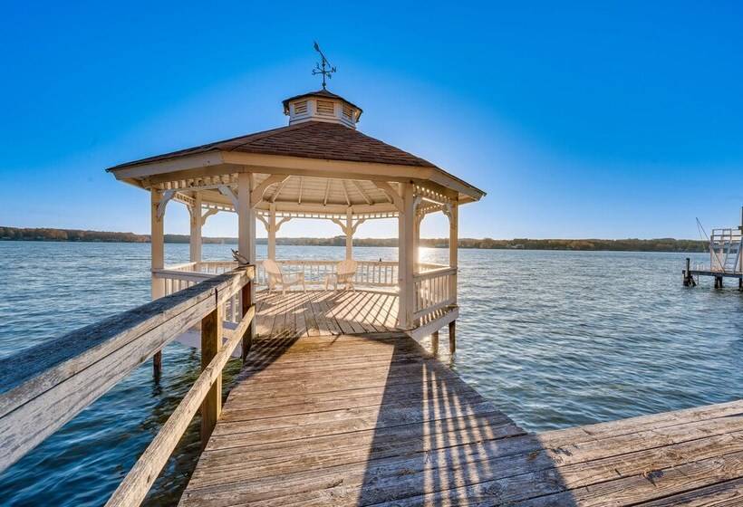 Lakefront Mt Gilead Home W/ Large Dock & Decks!