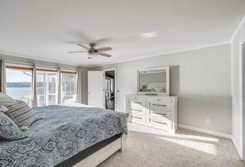 Lakefront Mt Gilead Home W/ Large Dock & Decks!