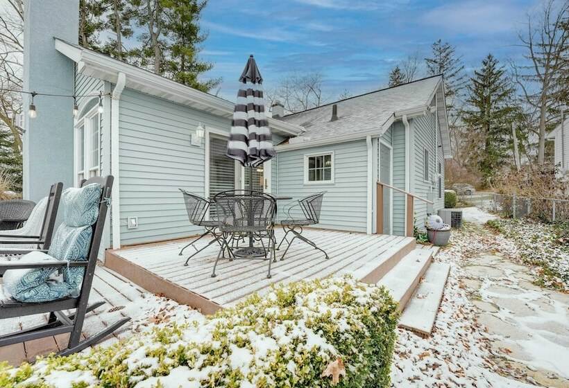 Lakefront Paw Paw Cottage W/ Boats & 2 Docks!