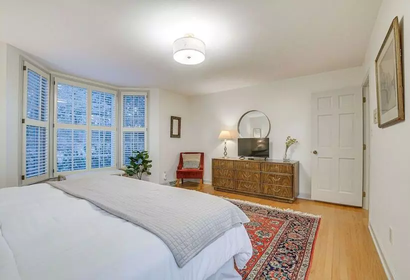 Lakefront Raleigh Home W/ Deck: 12 Mi To Downtown!