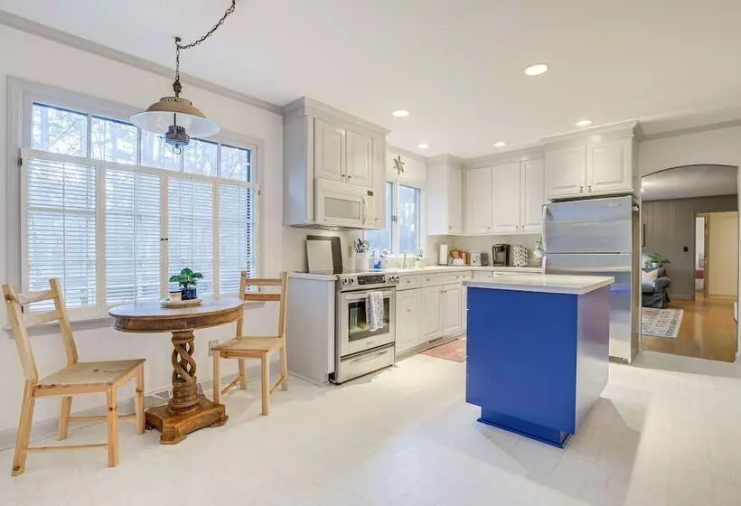 Lakefront Raleigh Home W/ Deck: 12 Mi To Downtown!