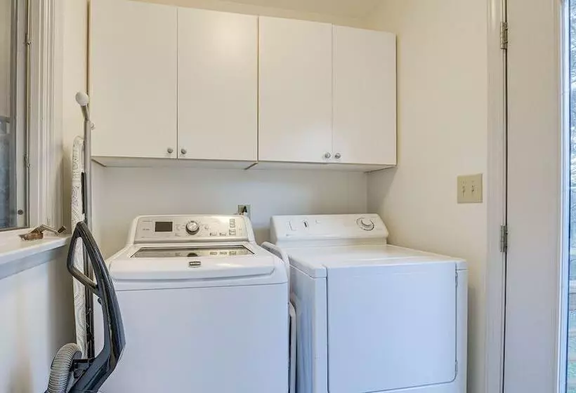 Lakefront Raleigh Home W/ Deck: 12 Mi To Downtown!